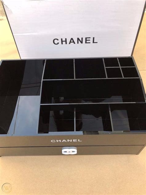 chanel makeup organiser